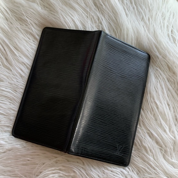 Louis Vuitton Epi wallet - Picture 9 of 16